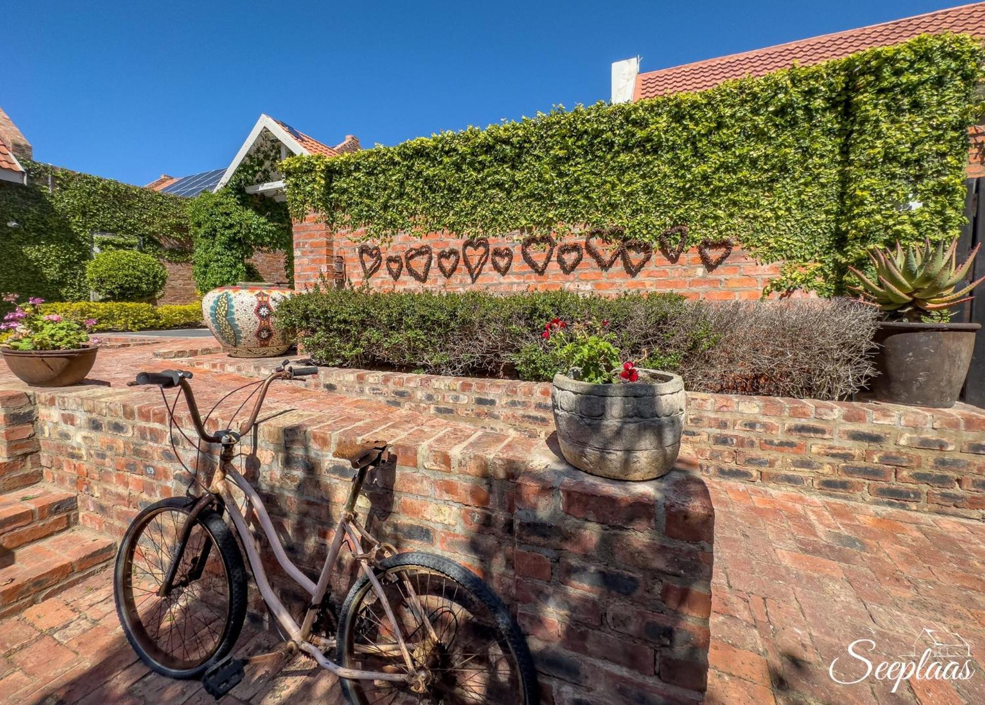 Seeplaas Guest house 4*